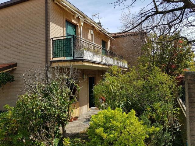 Villetta a schiera in affitto di 260 m² in Via Giuseppe Ungaretti