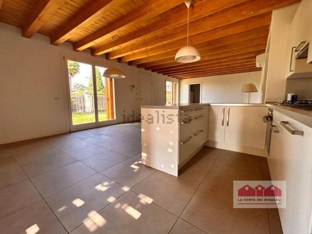 Villetta a schiera in affitto di 260 m² in Via Fornace