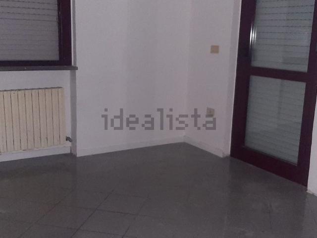 Villetta a schiera in affitto di 264 m² in Via Vestina