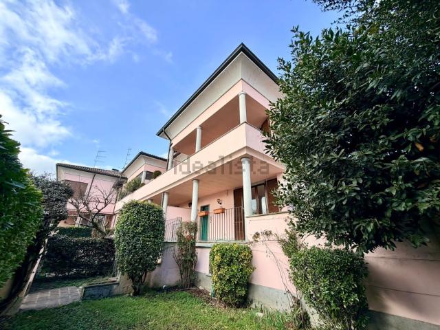 Villetta a schiera in affitto di 270 m² in Via Giacomo Leopardi, 8