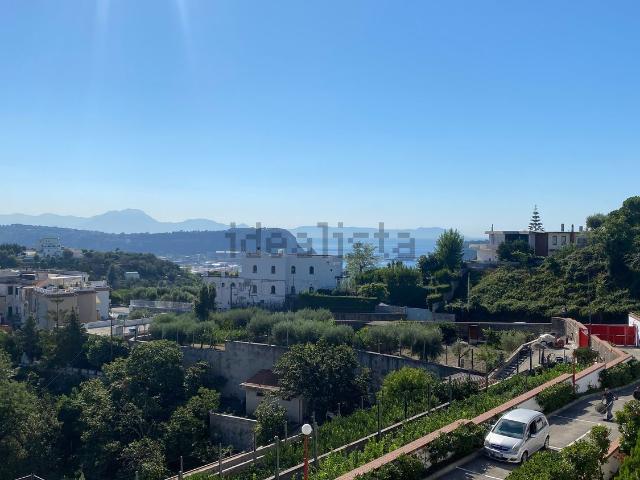 Villetta a schiera in affitto di 280 m² in Via San Gennaro Agnano, 29
