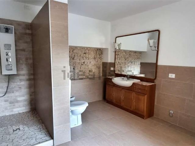 Villetta a schiera in affitto di 289 m²