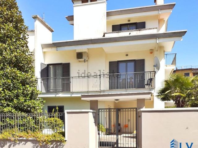 Villetta a schiera in affitto di 300 m² in Via Casilina Nord, 69