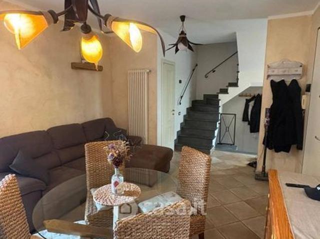Villetta a schiera in Affitto in zona Cinque Vie Quercioli Rinchiostra a Massa