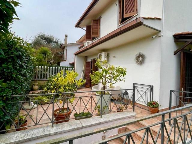 Villetta a schiera in vendita a Manziana RM