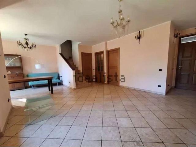 Villetta a schiera in vendita a Montano Lucino CO
