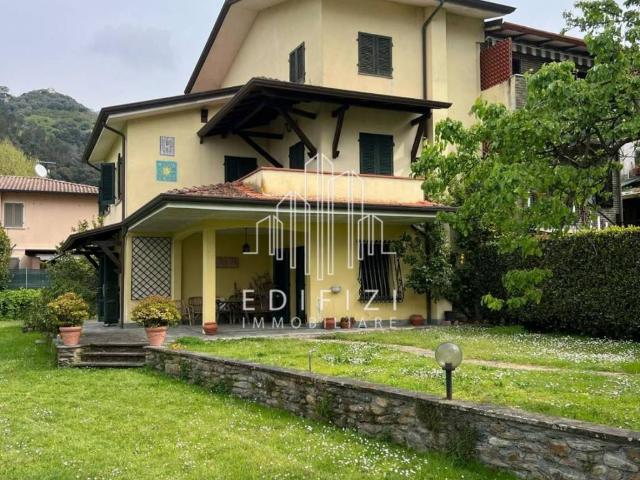 Villetta a schiera in vendita a Montignoso MS