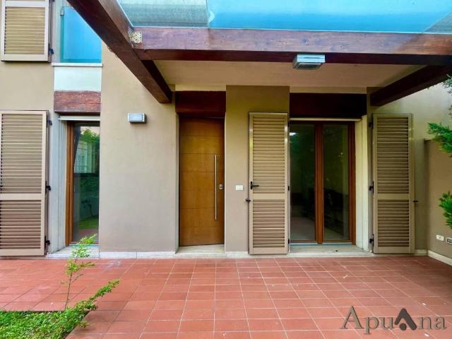 Villetta a schiera in vendita a Montignoso MS