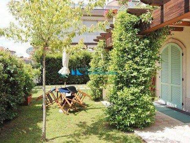 Villetta a schiera in vendita a Montignoso MS