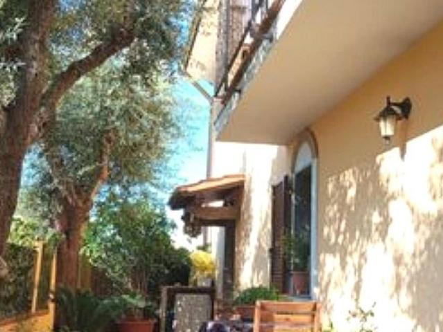 Villetta a schiera in vendita a Montignoso MS