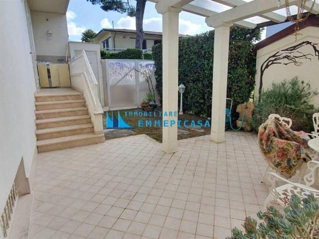 Villetta a schiera in vendita a Montignoso MS