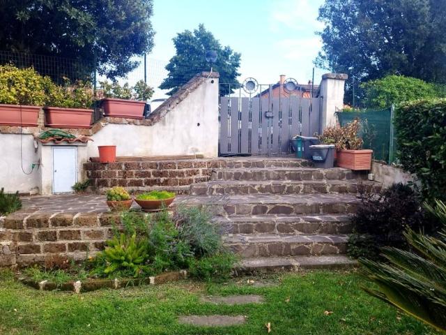 Villetta a schiera in vendita a Nepi VT