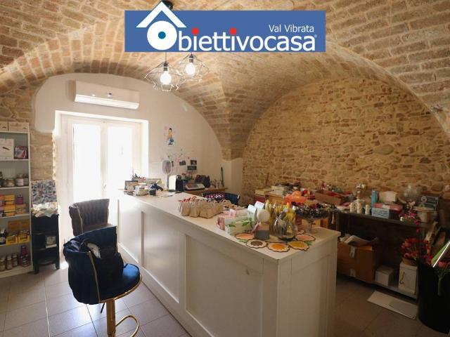 Casa indipendente in vendita a Nereto TE