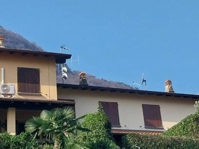 Villetta a schiera in vendita a Oliveto Lario LC