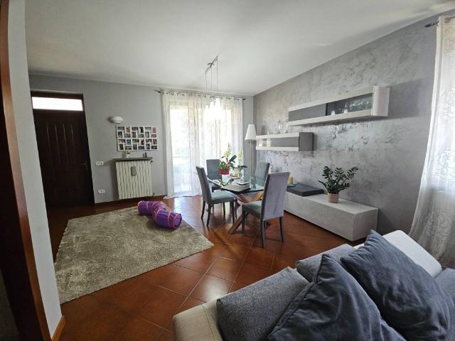 Villetta a schiera in vendita a Oltrona di San Mamette CO