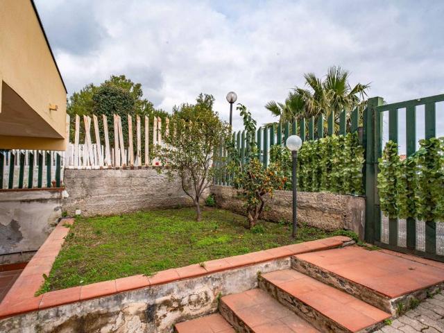 Villetta a schiera in vendita a Aci Catena CT
