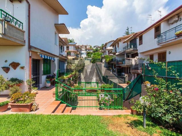 Villetta a schiera in vendita a Aci Catena CT