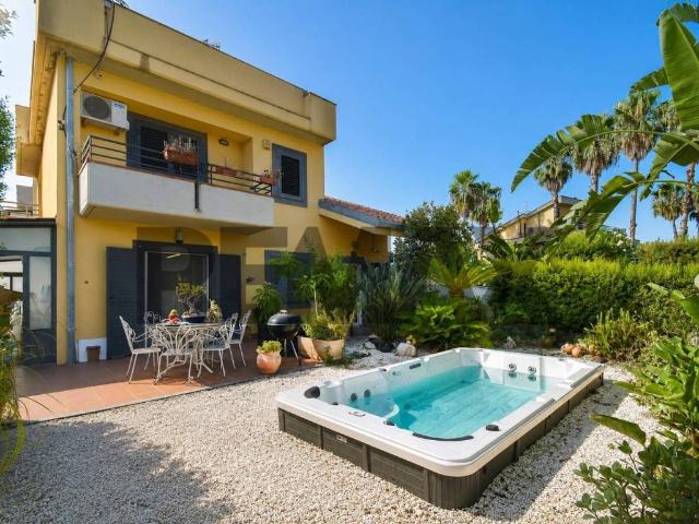 Villetta a schiera in vendita a Aci Catena CT