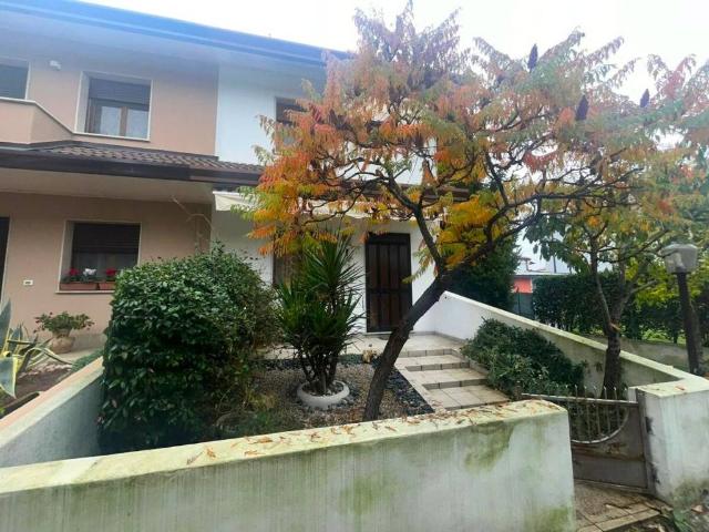 Villetta a schiera in vendita a Adria RO