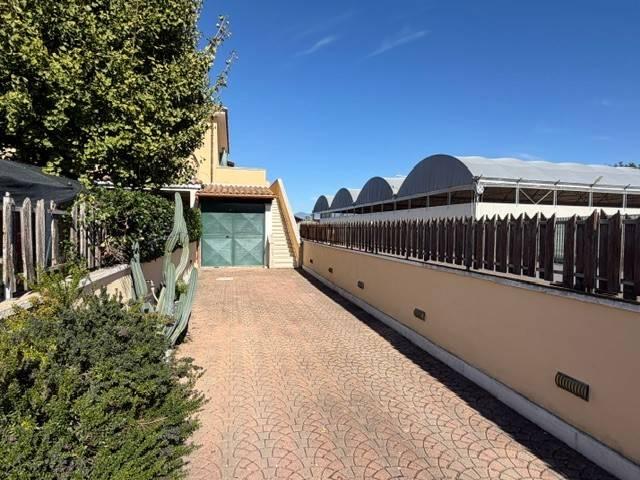 Villetta a schiera in vendita a Aprilia LT