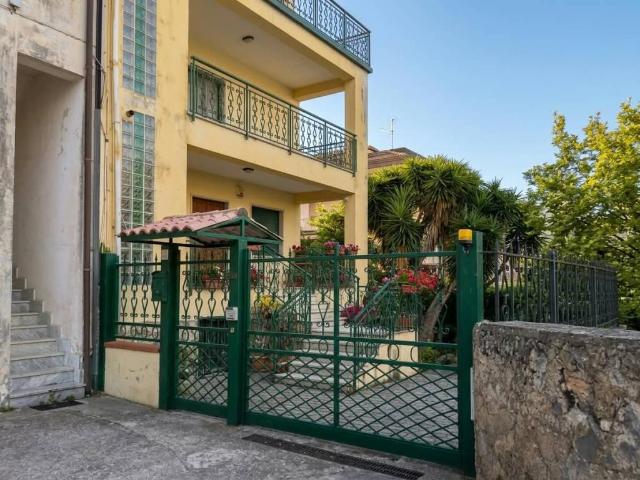 Villetta a schiera in vendita a Baronissi SA