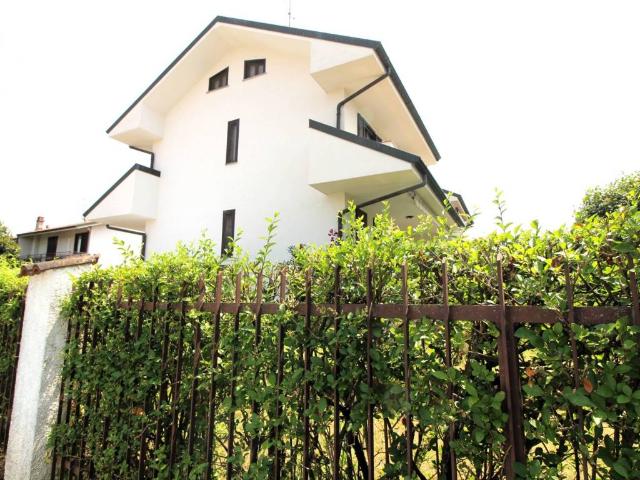 Villetta a schiera in vendita a Bareggio MI