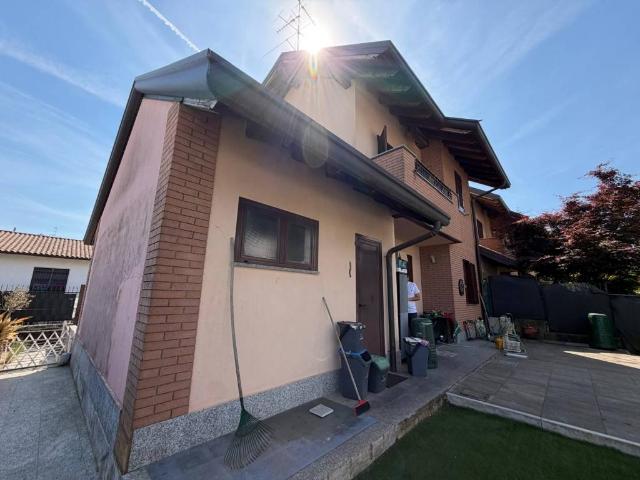 Villetta a schiera in vendita a Besnate VA