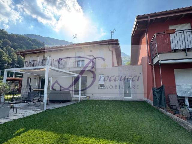 Villetta a schiera in vendita a Bisuschio VA