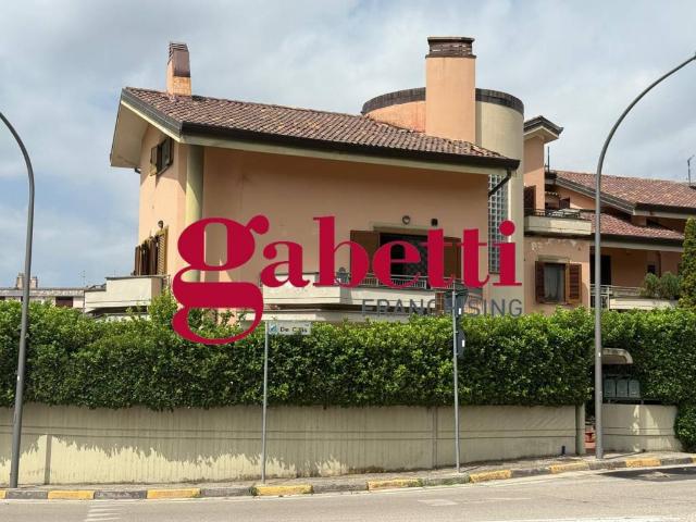 Villetta a schiera in vendita a Caserta CE