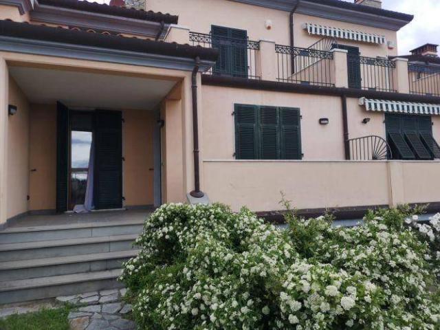 Villetta a schiera in vendita a Castelnuovo Magra SP