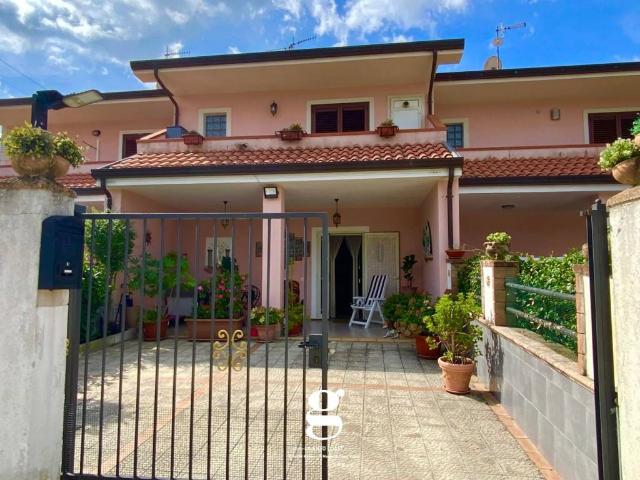 Villetta a schiera in vendita a Castelnuovo Cilento SA