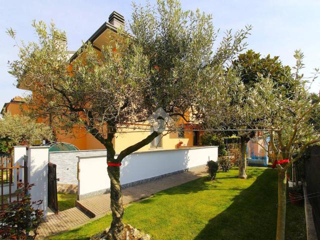 Villetta a schiera in vendita a Caponago MB