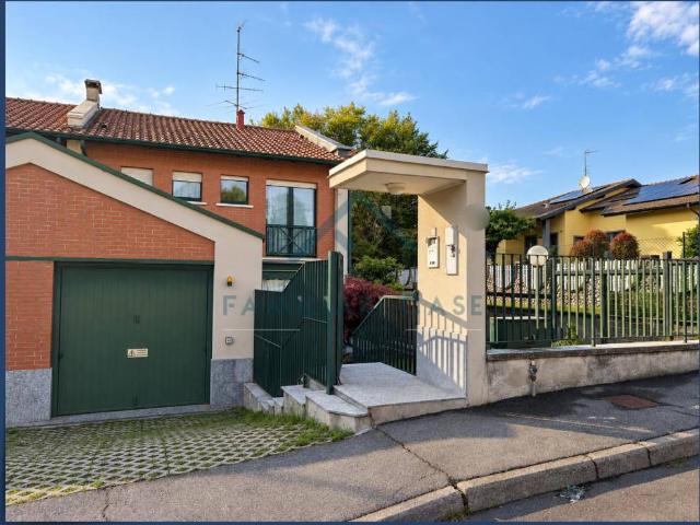 Villetta a schiera in vendita a Caronno Varesino VA