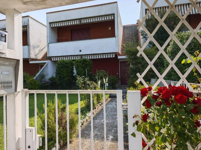 Villetta a schiera in vendita a Cardano al Campo VA