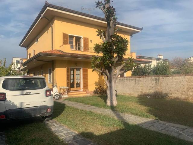Villa in vendita a Carrara MS
