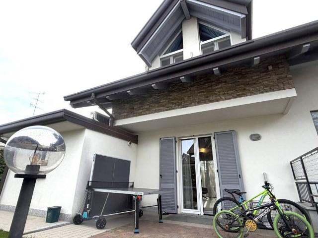 Villa in vendita a Cogliate MB