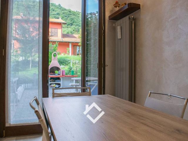 Villetta a schiera in vendita a Comabbio VA