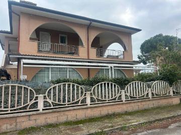 Ville Schiera in vendita a Lido di Pomposa - Giardino