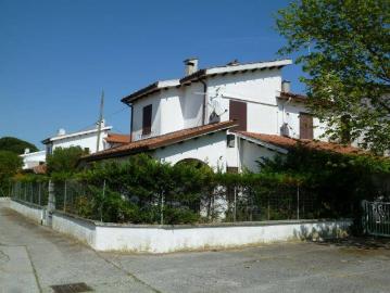 Ville Schiera in vendita a Lidi Ferraresi - Piscina