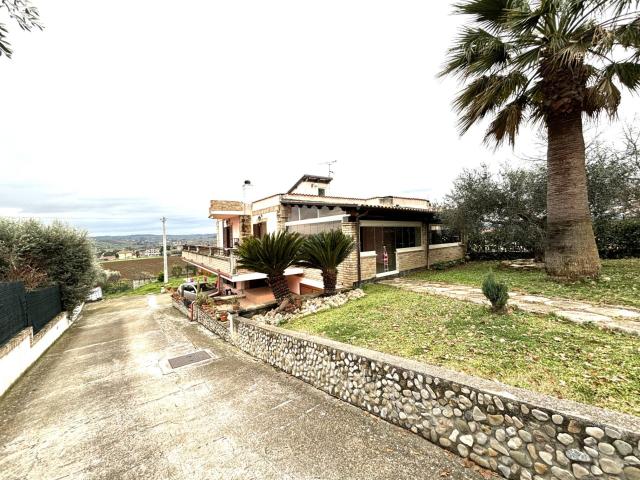 VILLETTA A SCHIERA in vendita a Corropoli