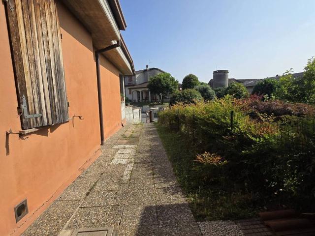 Casa indipendente in vendita a Crotta d'Adda CR