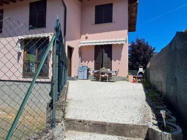 Villetta a schiera in vendita a Daverio VA