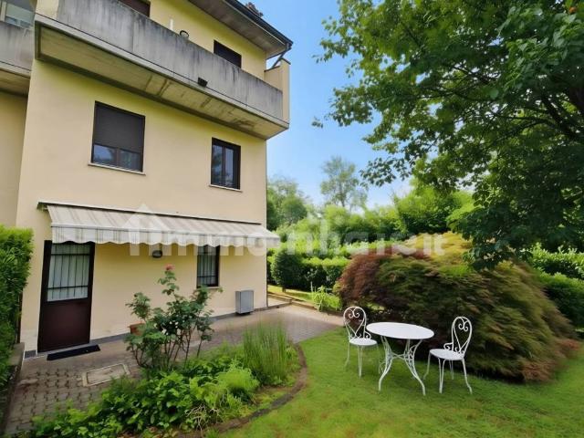 Villetta a schiera in vendita a Daverio VA