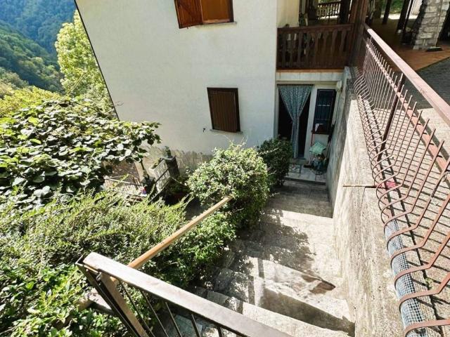 Villetta a schiera in vendita a Dizzasco CO