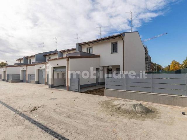 Villetta a schiera in vendita a Fenegrò CO