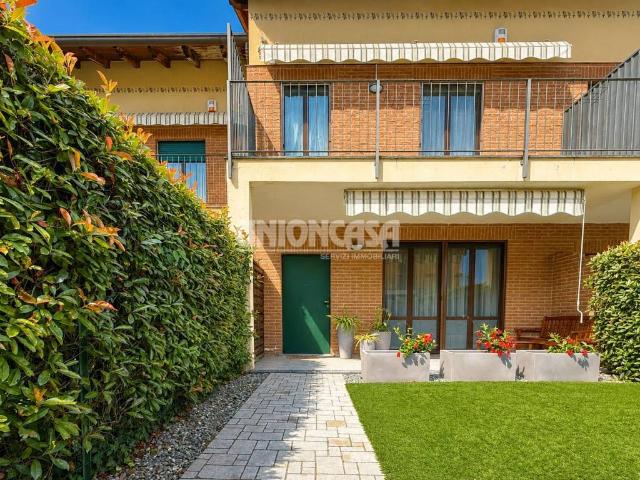 Villetta a schiera in vendita a Fenegrò CO