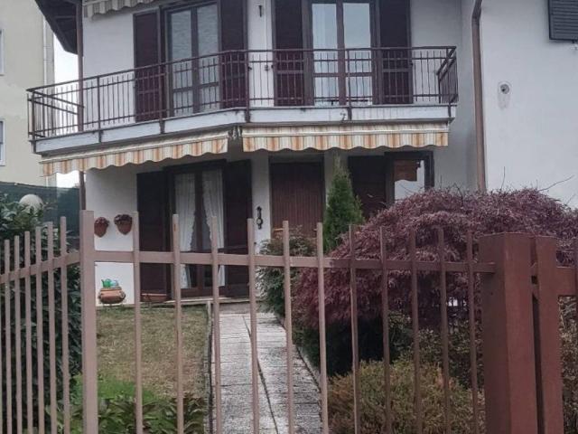 Villetta a schiera in vendita a Ferno VA