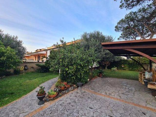 Villetta a schiera in vendita a Fiumicino RM