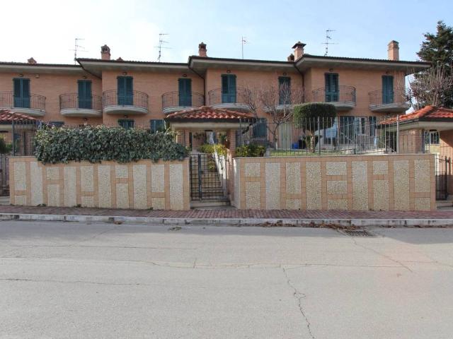 Villetta a schiera in vendita a Folignano AP