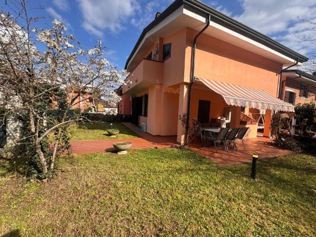 Villetta a schiera in vendita a Follo SP
